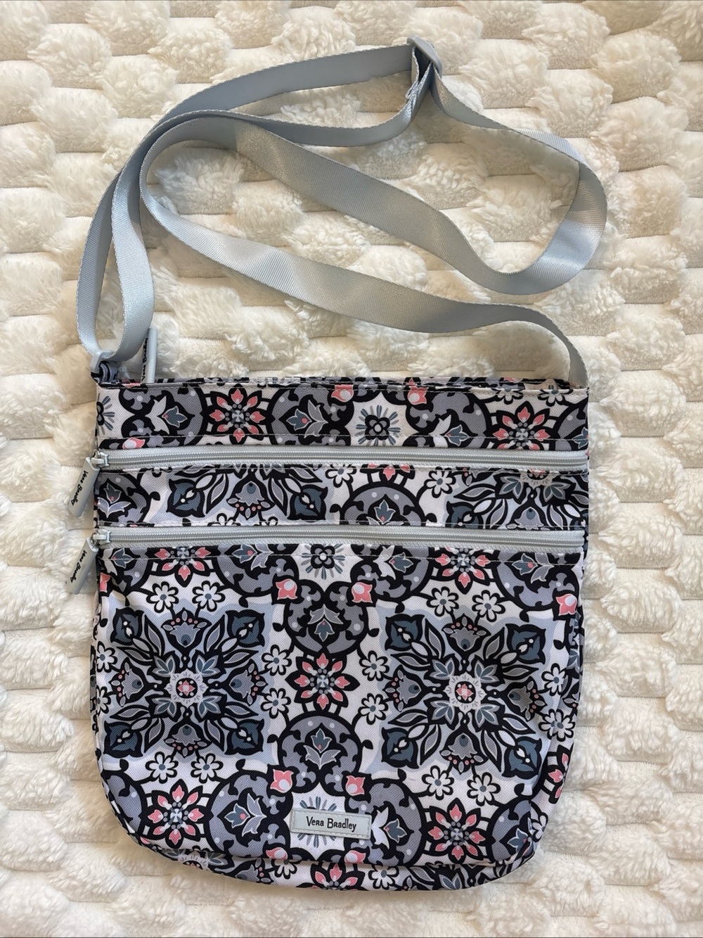 Vera Bradley Trio Zip Hipster Crossbody Lisbon Medallion Purse Multicolor